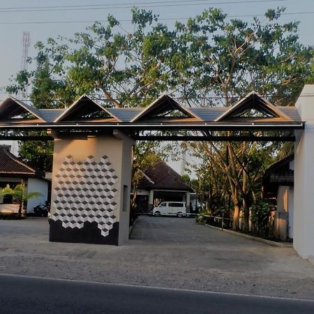 Hotel Minak Jinggo Banyuwangi  Exterior photo