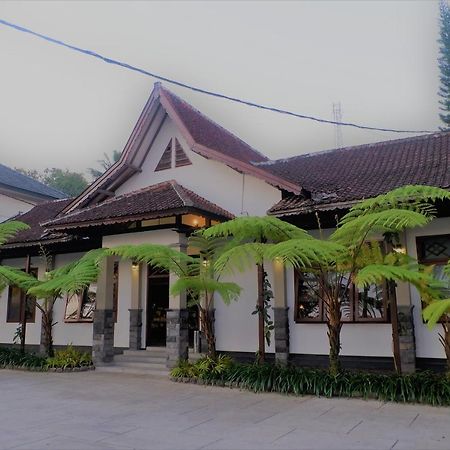 Hotel Minak Jinggo Banyuwangi  Exterior photo