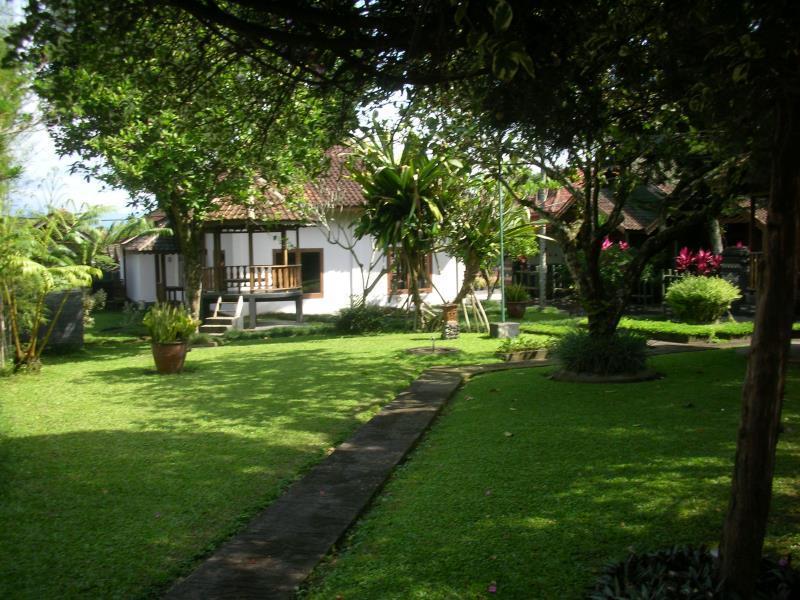 Hotel Minak Jinggo Banyuwangi  Exterior photo
