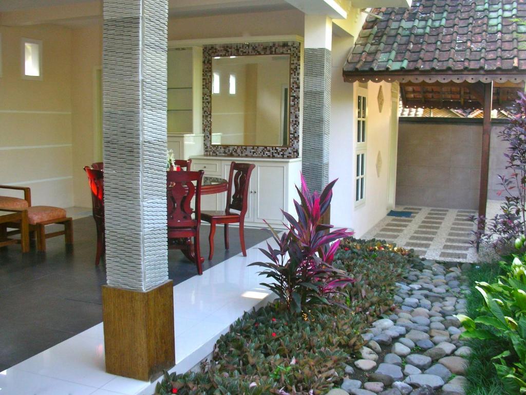 Hotel Minak Jinggo Banyuwangi  Exterior photo