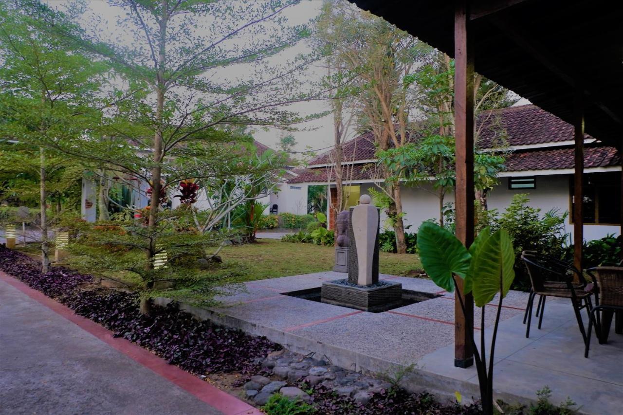Hotel Minak Jinggo Banyuwangi  Exterior photo