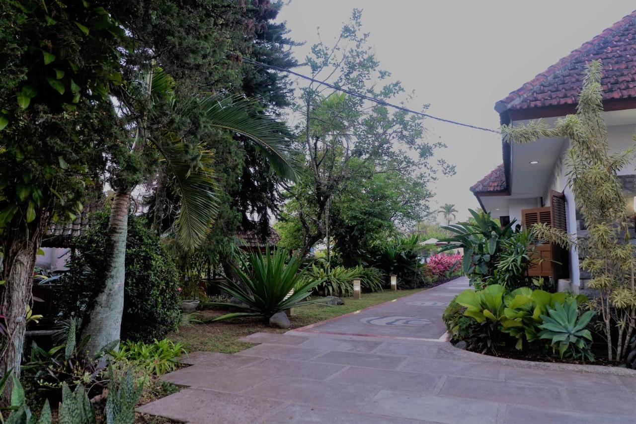 Hotel Minak Jinggo Banyuwangi  Exterior photo
